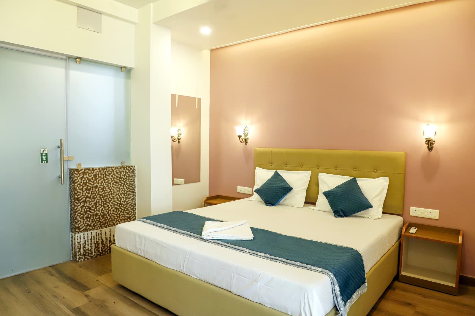 Deluxe Couple Rooms - View 6